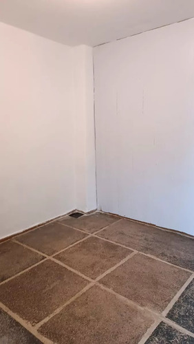 Apartamento De 1 Dorm En Buceo, Próximo A La Rambla, Excelente Zona Y Servicios, Buena Locomoción, Sin Gc