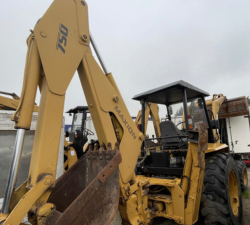 Minicargadora Implementó Aditamento Excavador Bob Cat 607