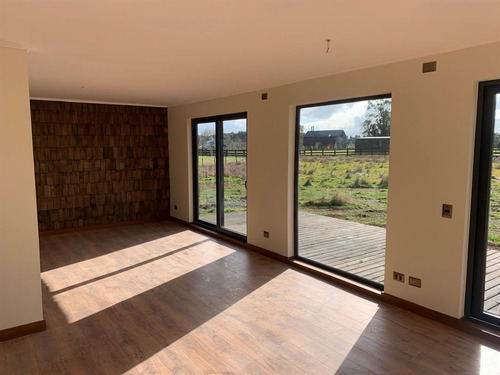 Casa En Venta De 4 Dorm. En Puerto Varas