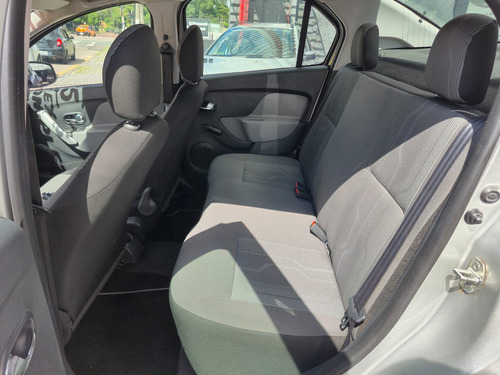 Renault Logan 1.6 Expression Hi-power 4p