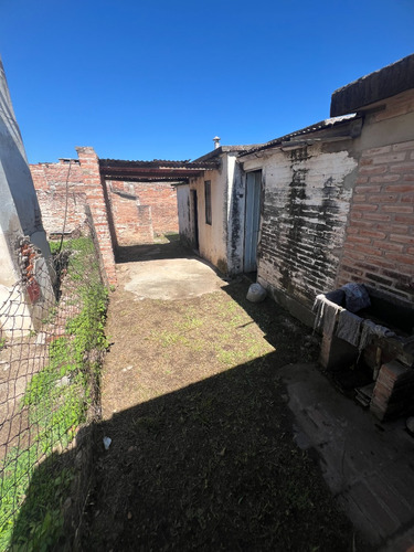 Casa Con Posibilidad De Reformar/reciclar.