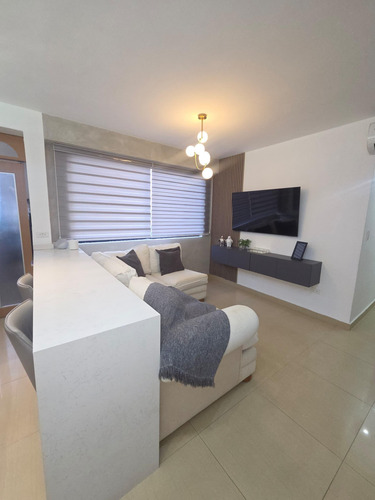 En Venta Apartamento Ubicado En Residencias Lomas De Los Mangos Valencia. St
