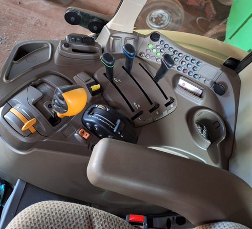 Trator John Deere 6135 M Ano 2022