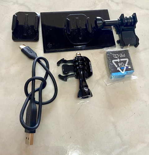 Cámara Gopro Hero Black 8 Wifi Con 11 Accesorios (Usado)