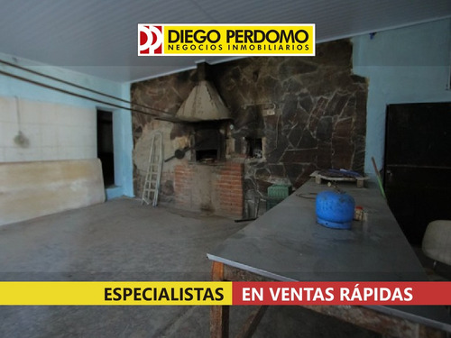 Local Comercial Sobre Esquina. En Alquiler. Libertad