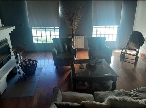 Casa En Venta - 4 Dormitorios 3 Baños 2 Cocheras - 350mts2 - Bahía Blanca