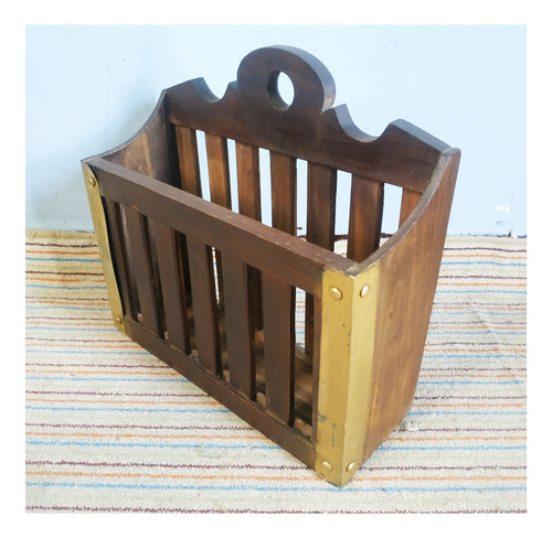 Revistero De Madera Y Chapa Estilo Rústico (Usado)