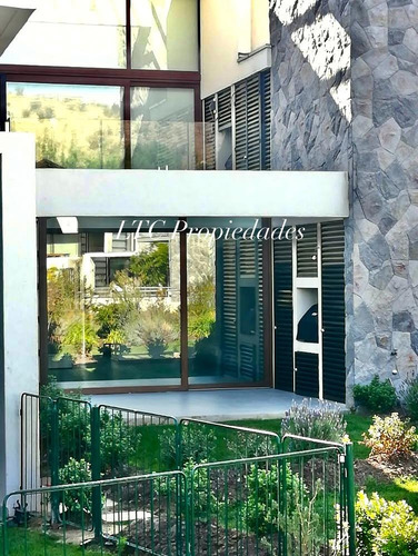 Moderno, Con Patio Privado, Piscina Y Salas En Áreas Comunes