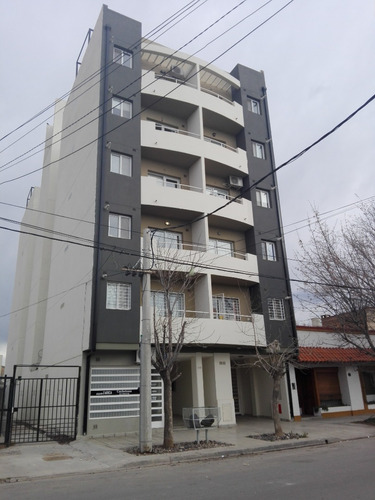 Vende Cipolletti Dpto Edif  Delfina   Con Terraza Y Parrilla