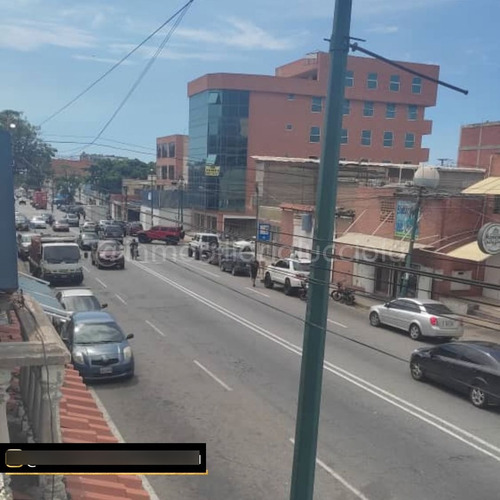 En Venta Inmueble A Pie De Calle Con Dos Locales Comerciales Y Amplia Casa, Ubicado En Zona Céntrica. La Atlantida - Catia La Mar Ref 264