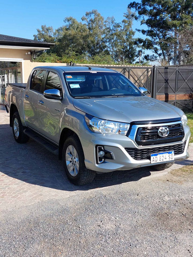 Imagen 4 de 11 de Toyota Hilux 2019 2.8 Cd Srv 177cv 4x2