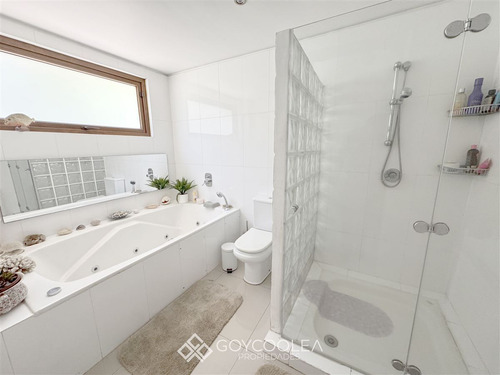 Casa En Arriendo De 5 Dorm. En Las Condes