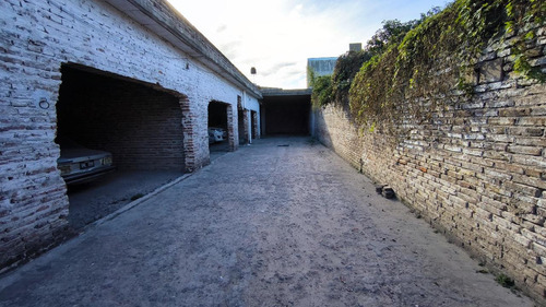 Venta Terreno Con Cocheras En Barrio Alberdi
