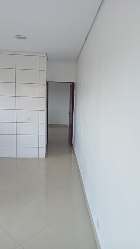 Casa Grande, Com Ótima Acessibilidade E Gerando Renda.