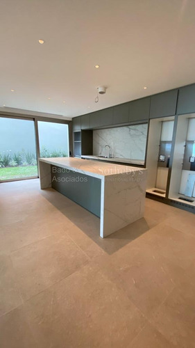 Imagen 14 de 30 de Apartamento Super Lujo Frente Al Rio - Residencia Ola