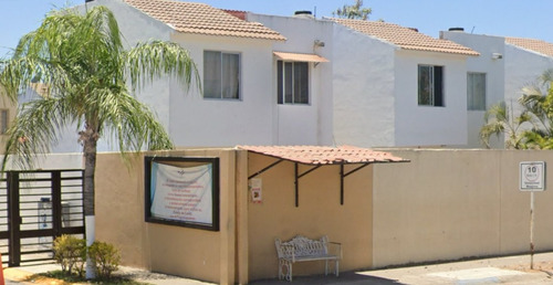 Casa En Remate Bancario En C. Estereo Las Tapias, Fracc. Real Ixtapa, Puerto Vallarta, Jalisco (60% Descuento, Posesión Inmediata) ¡gran Oportunidad De Inversión! - Sk12