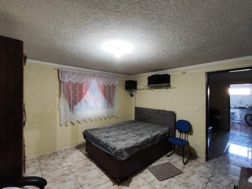 Casa Com Excelente Localização De Mercados, Posto De Saúde E Outras Facilidades