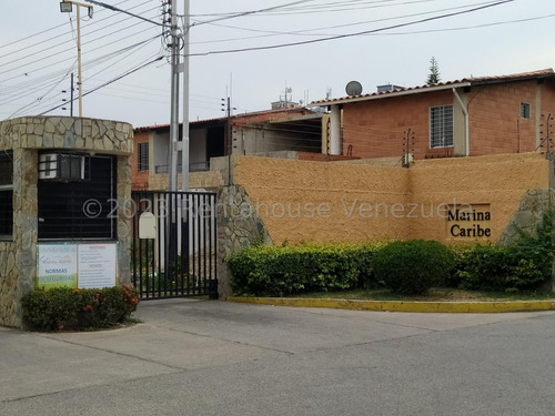 Amplio Townhouse Listo Para Remodelar, En Urbanismo Con Vigilancia Privada En Marina Caribe Turmero Aragua 23-28589 Ec