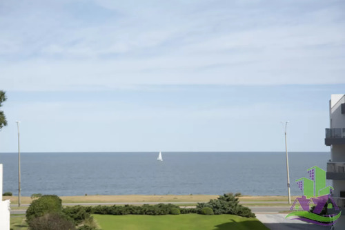 Departamento En Primera Línea, Pinares  De Playa Mansa, Punta Del Este