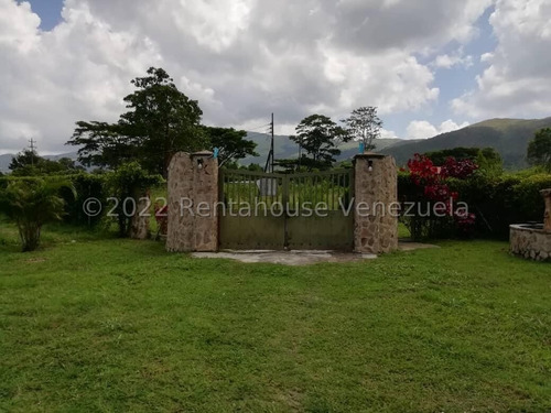 Hermosa Casa De Campo Área De Terreno 3.000 M2 , Área De Construcción 220 M2