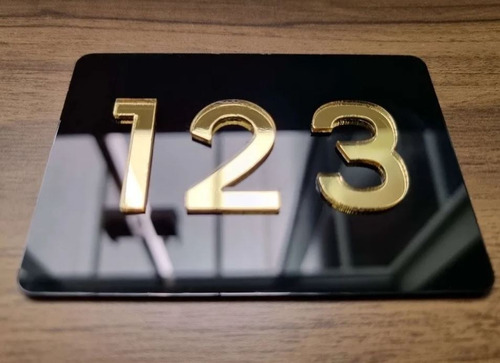 Placa De Acrilico Com 3 Números Para Porta De Apartamento Cor Dourado