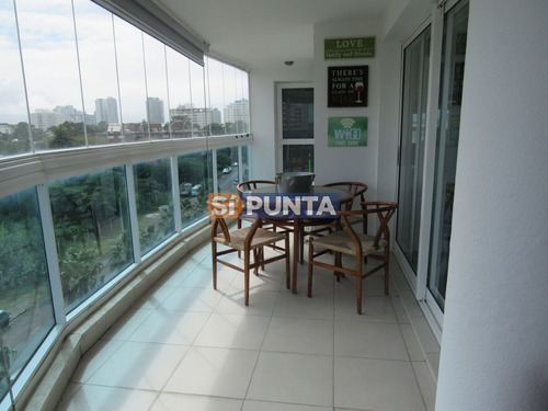 Imagen 2 de 30 de Amplia Planta Con Vista Al Mar En Edificio De Primera Categoría