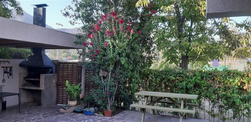 Casa En Venta De 4 Dorm. En Vitacura