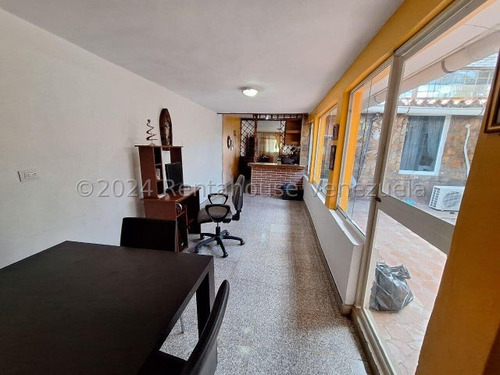 Casa En Venta En El Trigal Cabudare 24-20169 Dh