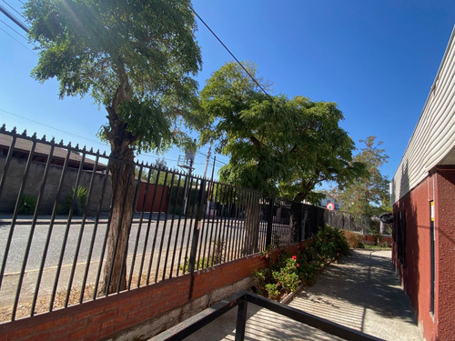 Amplio Sitio Esquina Gran Construcción Adaptable Negocio