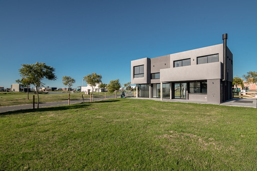 Venta De Casa 4 Ambientes En Puertos De Escobar