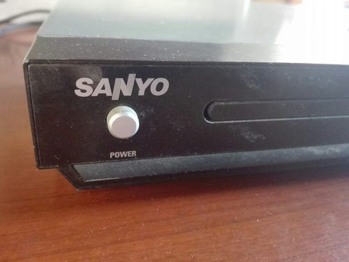Reproductor Dvd Sanyo Modelo 9309a Con 70 Cd Aprox.