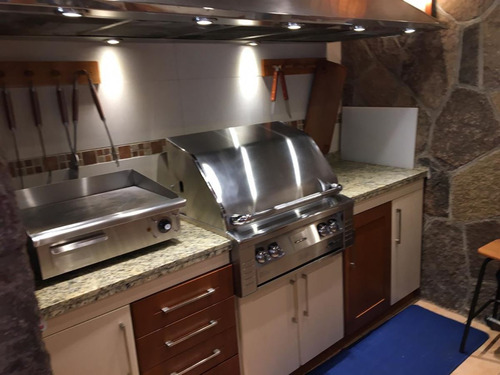 Casa En Venta De 4 Dorm. En Lo Barnechea