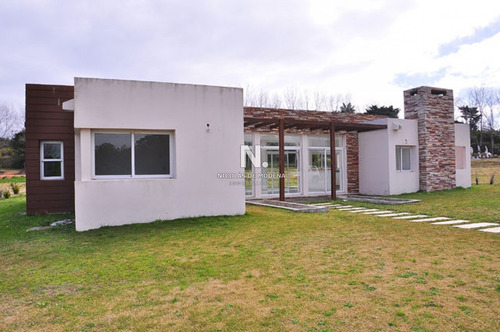 Casa En Barrio Privado **************financiado Hasta En 36 Cuotas Entregando 50% Contado -ref:4197