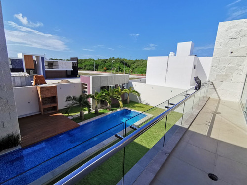 Casa Lujosa En Residencia En Las Palmas Green Con Alberca