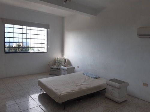 Imagen 10 de 14 de Vendo Casa La Atlantida. 450mts.2niveles, 5hab, 4baños, Tanq