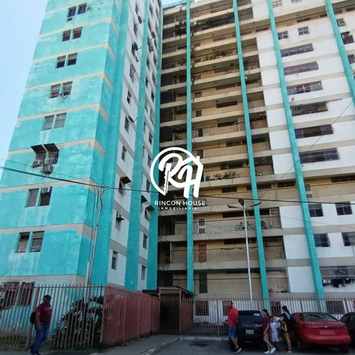 Apartamento En Venta En La Acacias, Maracay