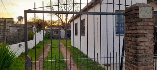 Casa Con Lugar Para Estacionar Vehículo 