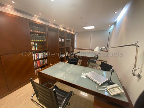 Venta De Bella Oficina En Chuao. Cl. Mls-23-29453