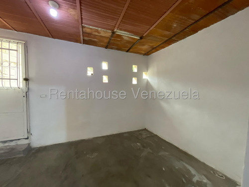 Casa En Alquiler En El Limón Maracay 25-24193 Irrr