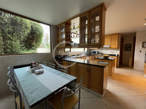 Casa En Venta De 6 Dorm. En Lo Barnechea