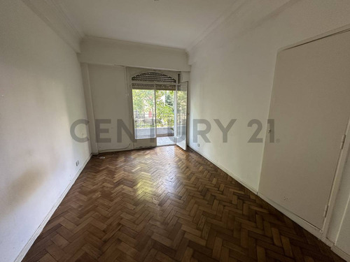 Venta Departamento 2 Ambientes Con Balcon - Flores