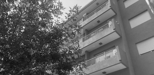 Departamento Monoambiente - Al Frente - Balcón - Castelar Ce