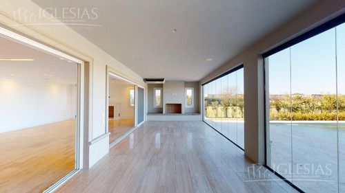 Imagen 13 de 30 de Tour 360º - Casa Al Lago - Barrio El Golf, Nordelta