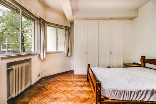 Apartamento En Venta En Pocitos: 3 Dormitorios, 1 Baño