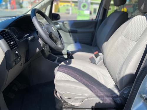 Imagem 10 de 12 de Chevrolet Zafira 2.0 Mpfi Comfort 8v 2011
