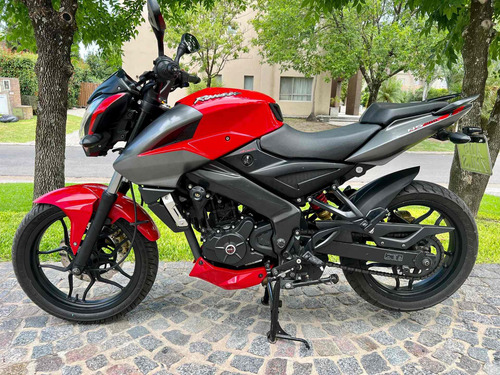Imagen 2 de 18 de Bajaj Rouser Ns 200 Roja Y Negra 2016 Rodada En 2020, 5.000k