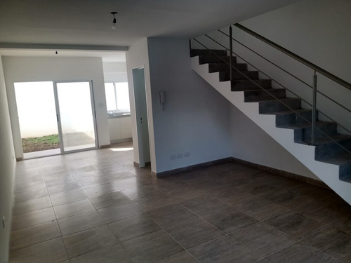 Triplex De 5 Ambientes A Estrenar Ubicado En El Barrio De Florida Oeste