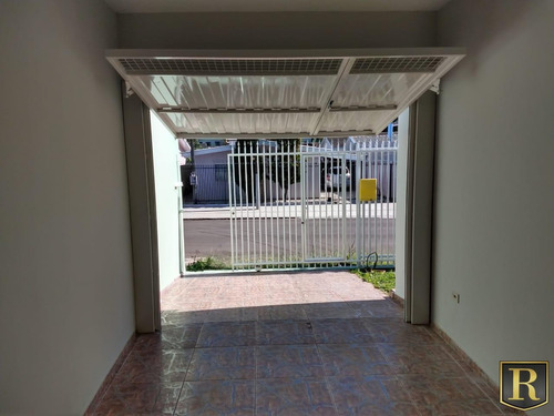 Casa Para Venda Em Guarapuava, Santa Cruz, 3 Dormitórios, 1 Suíte, 2 Banheiros, 1 Vaga - _2-1030598