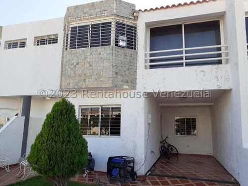 Townhouse En Venta En Cumbres De Maracaibo Edw
