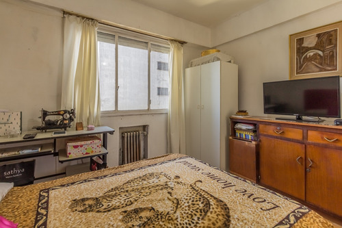 Venta Departamento A Reciclar Semipiso 3 Ambientes Con Dependencia, Balcón Y Baulera.